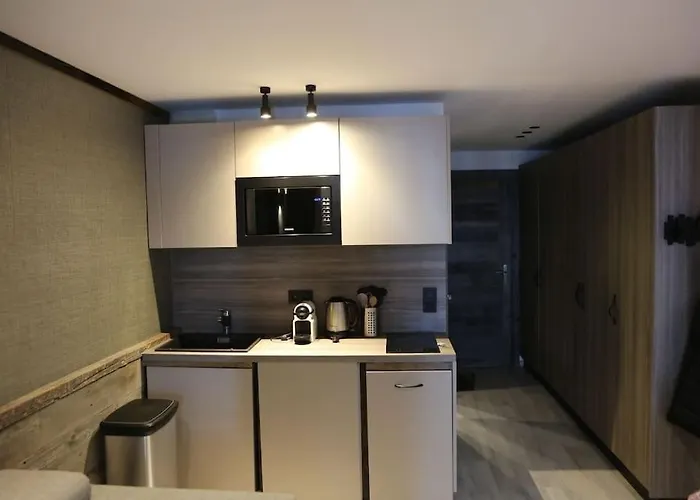 Val Tho - New - In - Near Slalom * Val Thorens