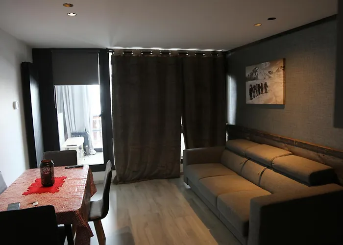 Val Tho - New - In - Near Slalom Val Thorens